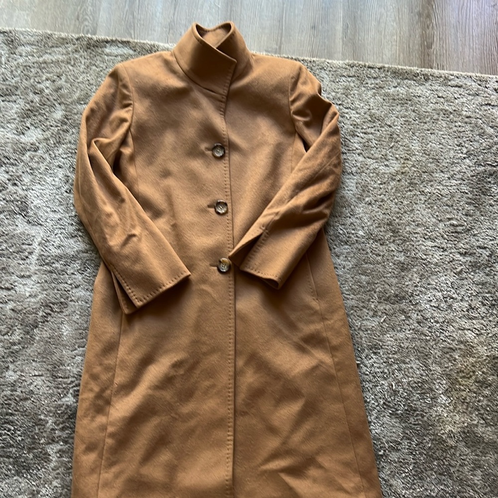 Like new, 100% cashmere coat size 8
